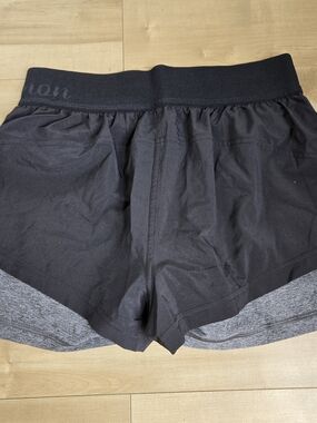 Lululemon Squat Strong 2-in-1 Training Shorts - Black/Grey - Size 6